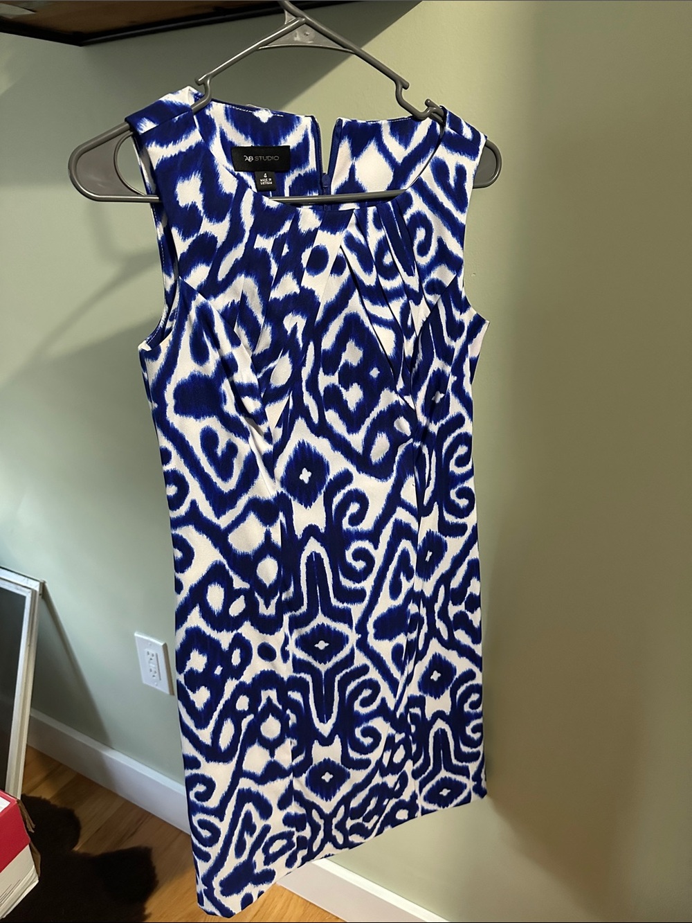 AB Studio Blue & White Abstract Print Sleeveless Sheath Dress